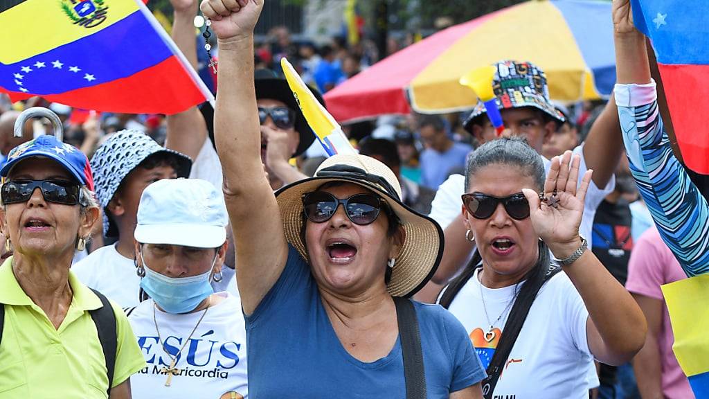 ARCHIV - Bei Protesten in Venezuela sind laut UN über 100 Jugendliche festgenommen worden. Foto: Jacinto Oliveros/AP/dpa