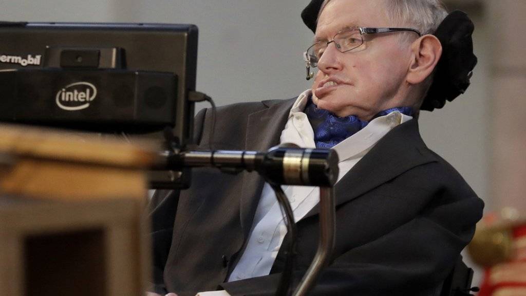 Die ehemalige Pflegerin des britischen Astrophysikers Stephen Hawking hat ihre Berufszulassung verloren. (Archivbild)