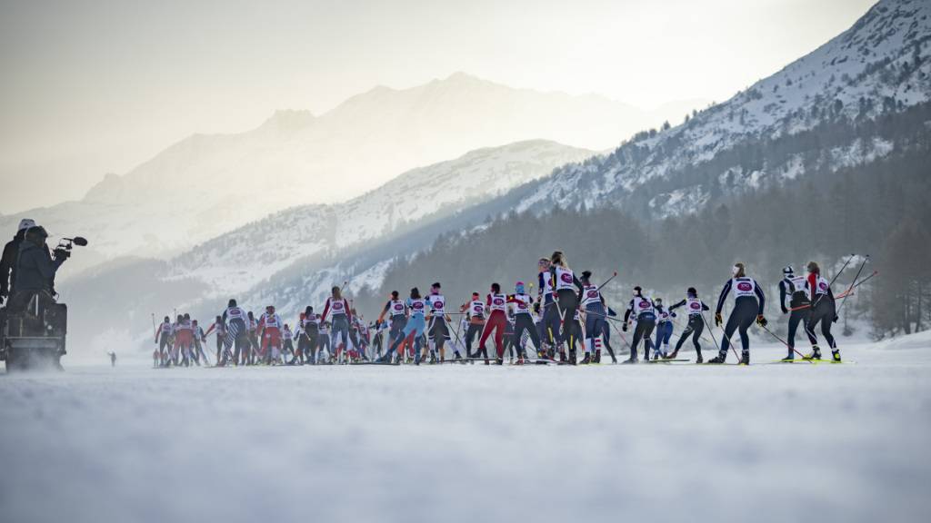 Fünf Tage vor Beginn der 56. Ausgabe des Engadin Marathons liegt die Teilnehmerzahl bei über 13'000 Langläuferinnen und Läufer. (Archivbild)