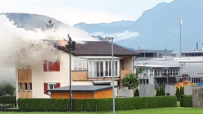 In Oberriet brannte ein Dachstock