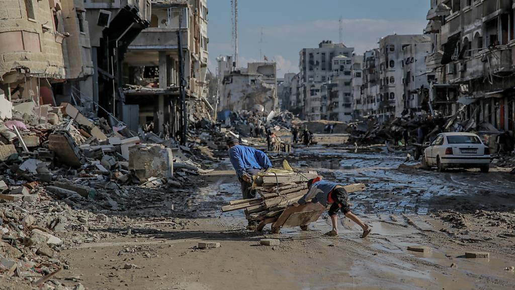 dpatopbilder - HANDOUT - Ein Blick auf die Schäden im Norden der Stadt Gaza. Foto: Omar Ishaq/dpa