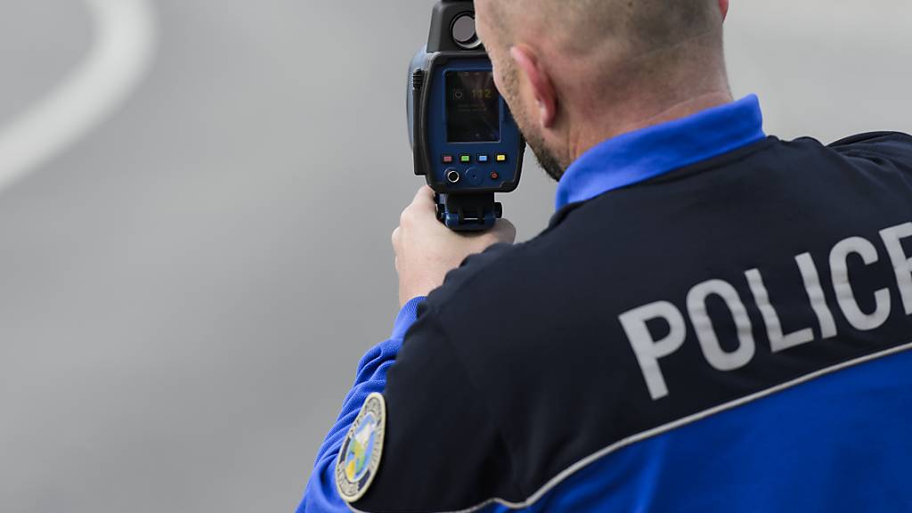 Geschwindigkeitskontrolle der Waadtländer Kantonspolizei im März 2016. (Archivbild)