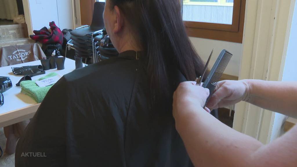 Neue Frisur: Armutsbetroffene konnten heute in Schöftland gratis die Haare schneiden lassen