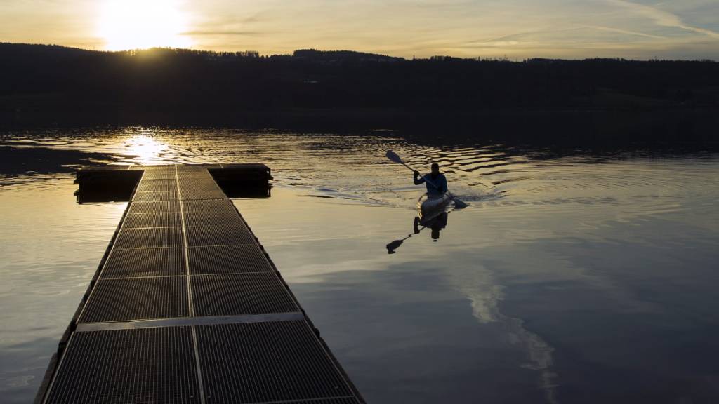 Ein Kajakfahrer wurde gebüsst, weil er betrunken und ohne Licht auf dem Bodensee unterwegs war. (Symbolbild)