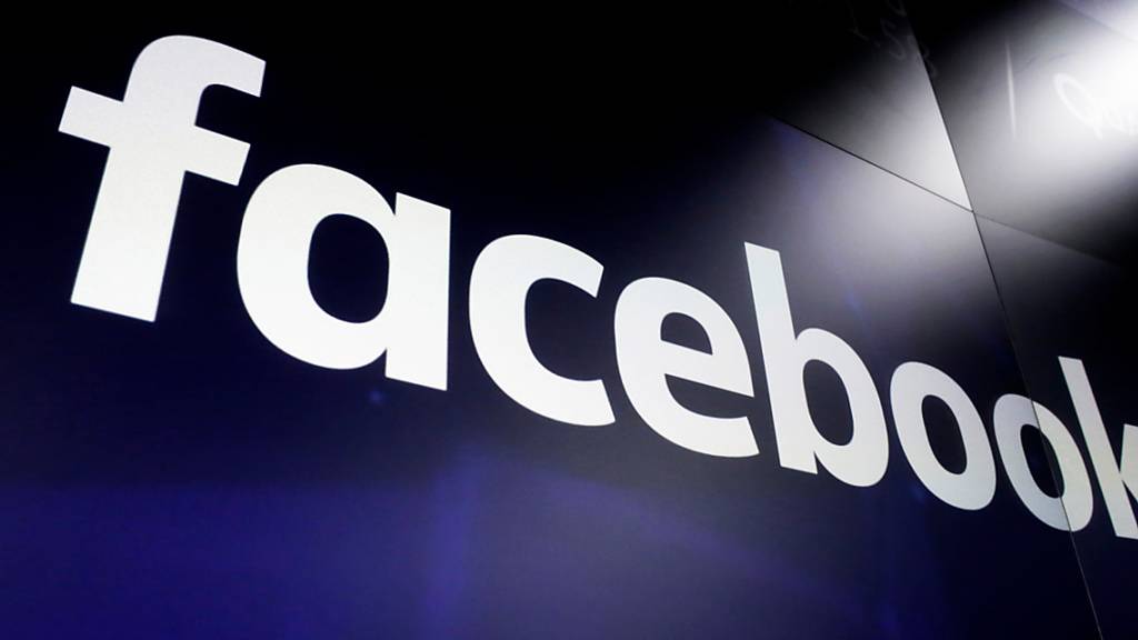 Das Soziale Netzwerk Facebook wird von zahlreichen Konzernen mit einem Werbe-Stopp belegt. (Archivbild)