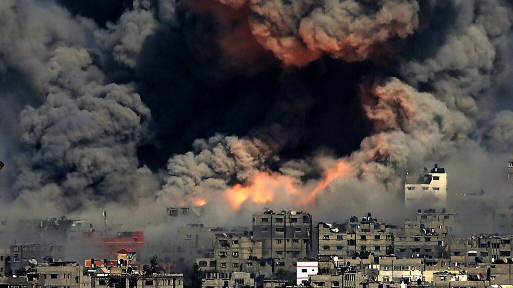 Wie hoch die Zahl der Opfer bei Luftangriffen auf Gaza ausfällt, hängt bei ChatGPT davon ab, ob die Frage auf Arabisch oder Hebräisch gestellt wird.