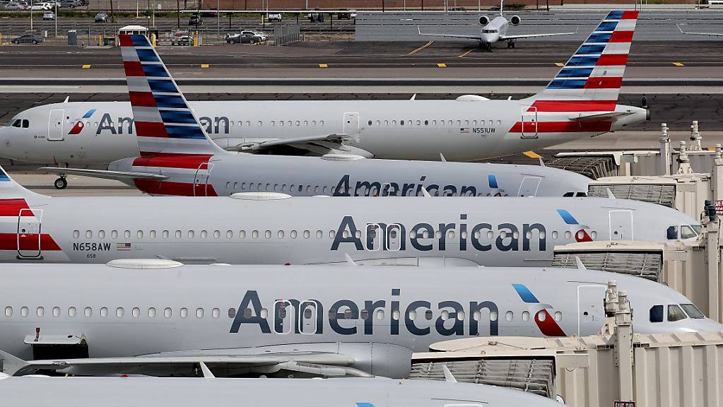 Der US-Fluggesellschaft American Airlines droht ein massiver Stellenabbau. (Archivbild)