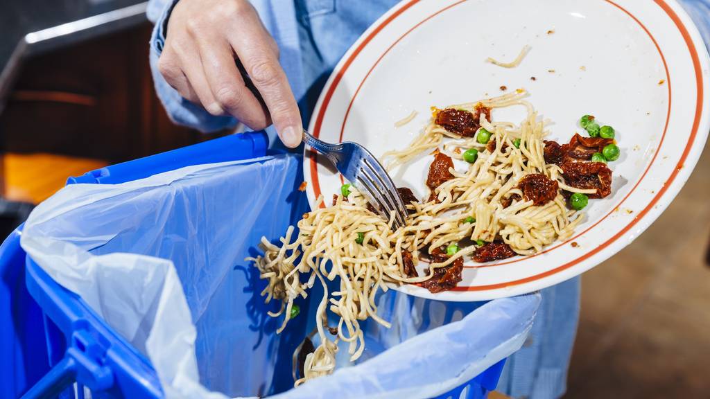 Rund ein Sechstel der Lebensmittel landet in der Schweiz im Müll. (Symbolbild)