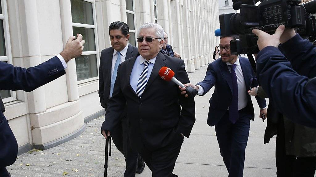 Trujillo auf dem Weg zum Gericht in New York: Der Guatemalteke wurde in einem Korruptionsprozess zu einer achtmonatigen Freiheitsstrafe verurteilt.