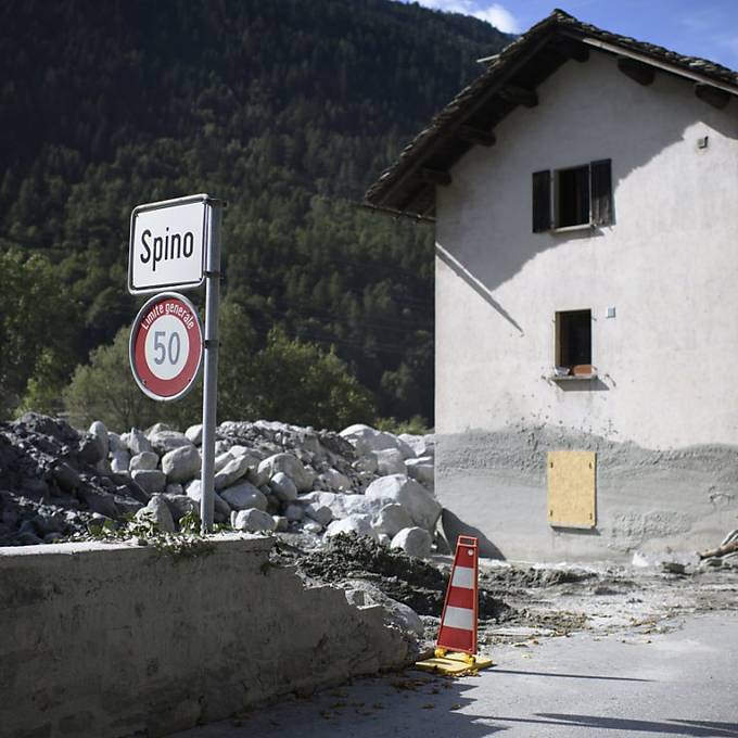 In Spino bei Bondo werden erste Häuser vom Schutt befreit