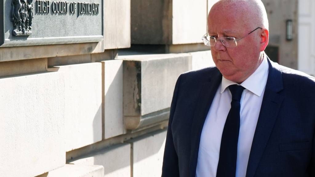 ARCHIV - Der ehemalige SNP-Chef Peter Murrell (M) kommt am Edinburgh High Court. Foto: Jane Barlow/PA/dpa