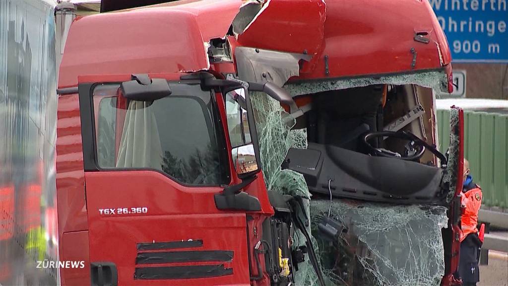 Ein Toter nach Lastwagen-Kollision in Wülflingen