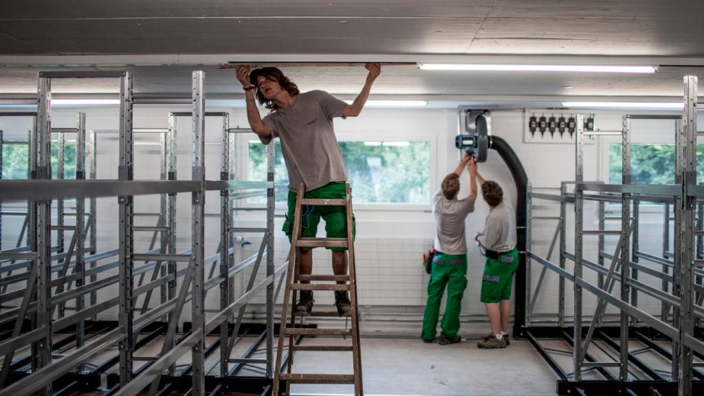 Arbeitsstellen in handwerklichen Berufen sind oft schwer zu besetzen, weil sie in einer zunehmend digitalisierten Arbeitswelt weniger im Fokus der Jugendlichen stehen. (Symbolbild)