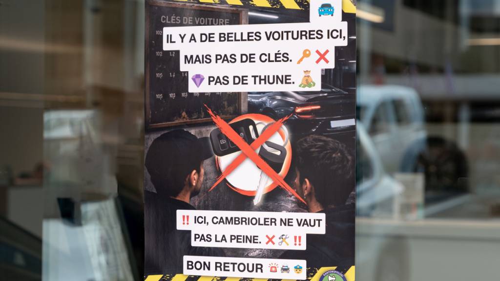 Die Kantonspolizei St. Gallen spricht mögliche Täter mit Plakaten an Autogaragen direkt an.