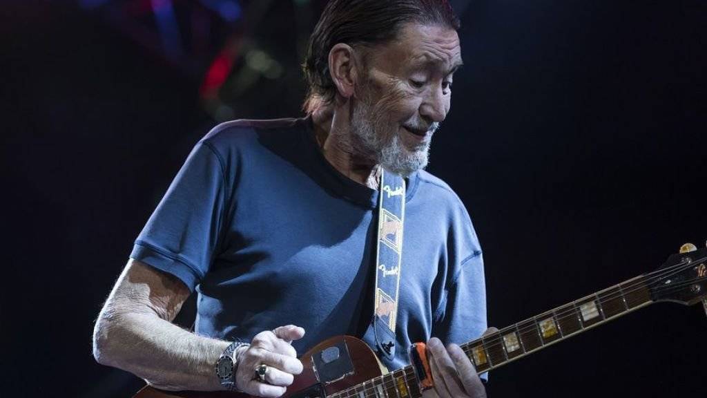 Der britische Musiker Chris Rea ist am Samstag während eines Konzerts im britischen Oxford mitten im Spielen umgekippt. Er wurde ins Spital gebracht. Sein Zustand ist laut Rettungsdienst stabil. Bei Rea war 2001 Bauchspeicheldrüsenkrebs diagnostiziert worden. (Archivbild)