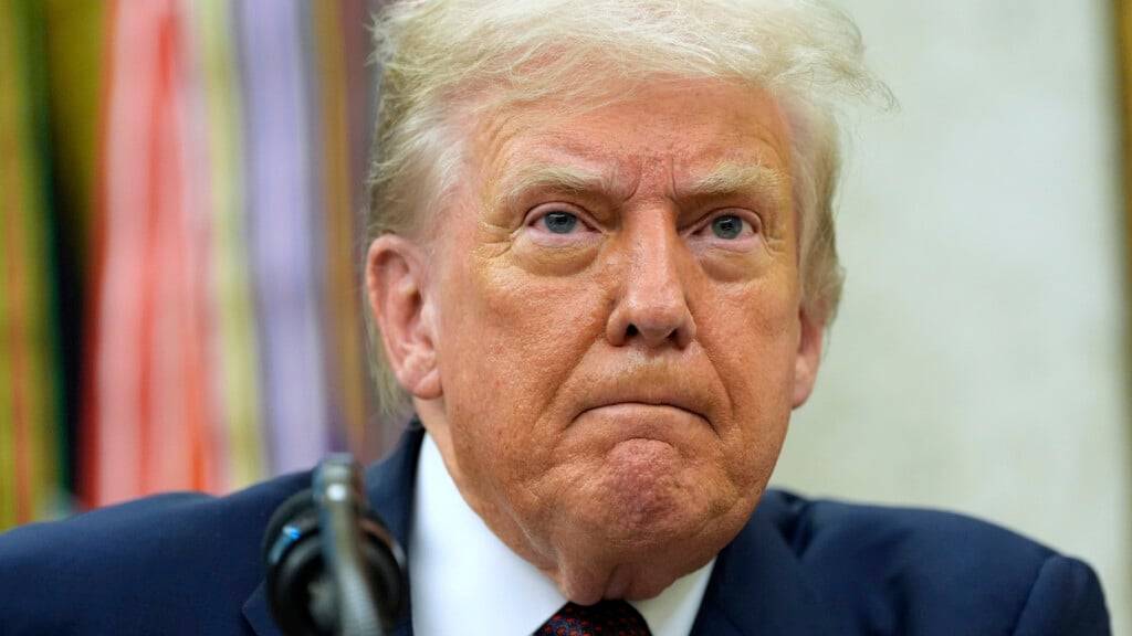 US-Präsident Donald Trump macht eine Ankündigung im Oval Office. Foto: Alex Brandon/AP/dpa