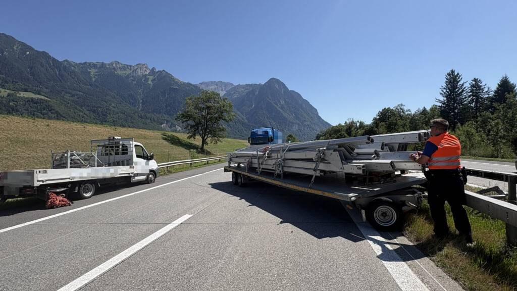 Der Selbstunfall eines Lieferwagenfahrers führte am Dienstagnachmittag auf der A13 zu Behinderungen.