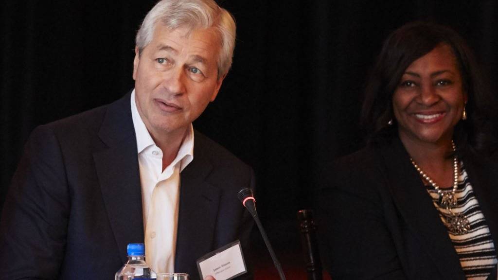 Einer der wichtigsten Männer der Wall Street, Jamie Dimon, bleibt für fünf weitere Jahre der Chef der grössten US-Bank JPMorgan Chase. (Archivbild)