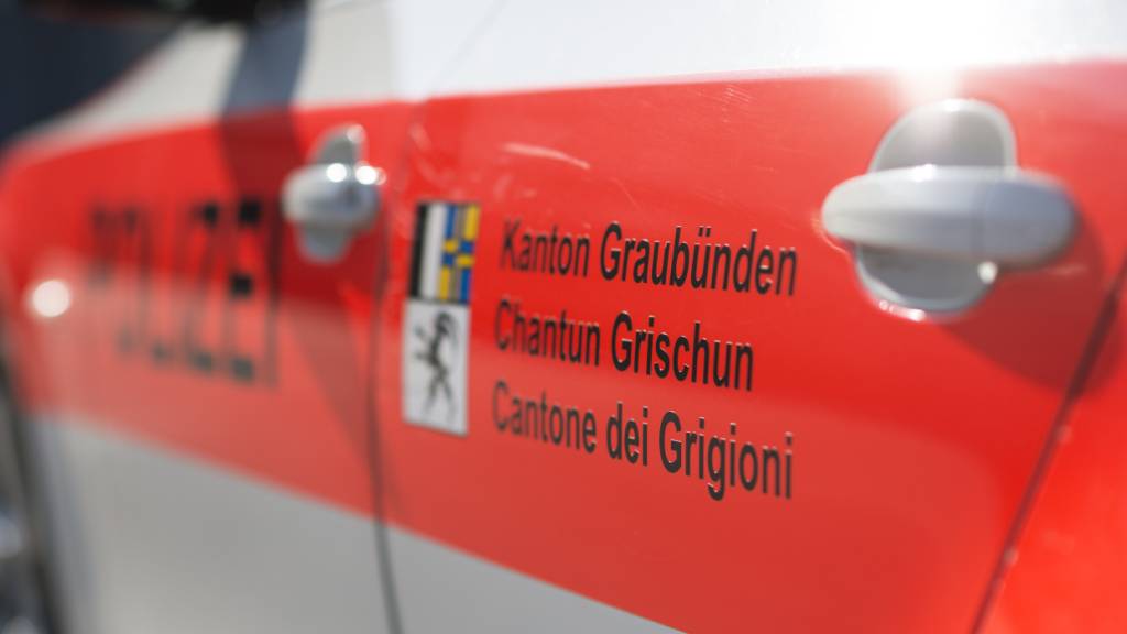 In Le Prese GR hat sich am Samstag ein Motorradfahrer bei einem Selbstunfall Verletzungen zugezogen. Er wurde in ein Spital gebracht. (Archivbild)