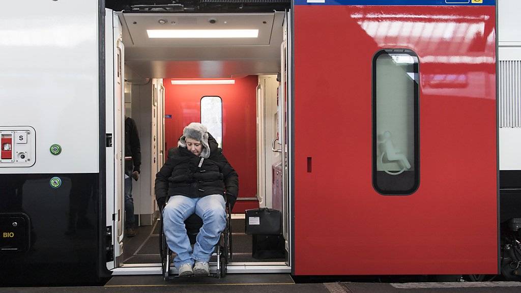 Über drei Milliarden Franken sollen bis 2023 investiert werden, um bei rund 580 Bahnhöfen mit einem niveaugleichen Einstieg dem Behindertengleichstellungsgesetz Rechnung zu tragen. (Archivbild)
