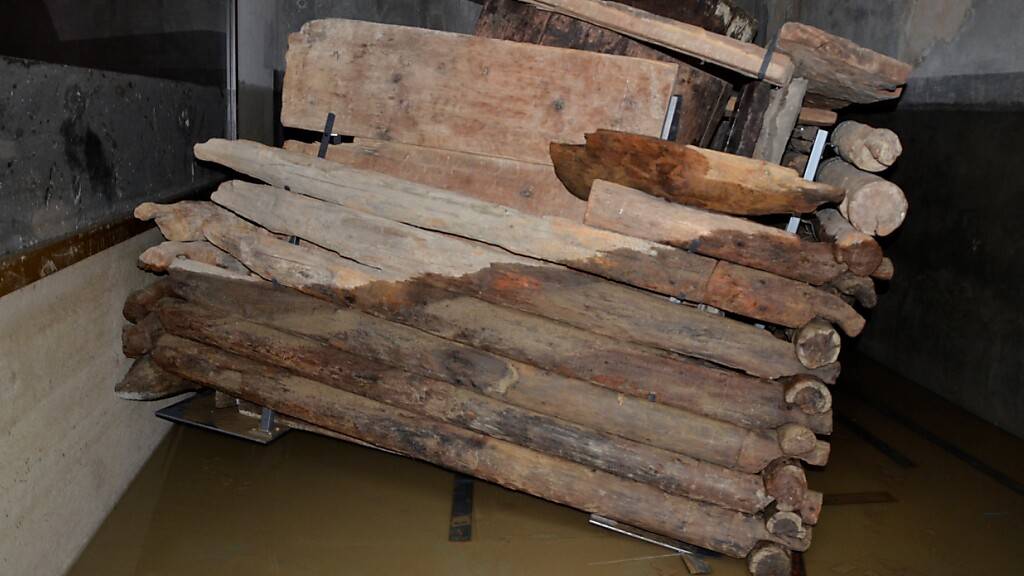 Die historische, ganze 3400 Jahre alte Fassung der St. Moritzer Heilquelle schwamm beim Hochwasser auf und wurde beschädigt.