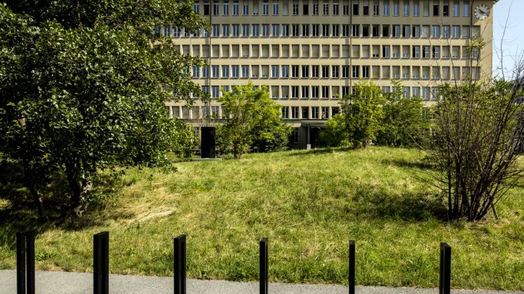Die Krankenkasse Klug in Zug ist im ehemaligen Verwaltungsgebäude der Landis und Gyr in Zug untergebracht, deren Betriebskrankenkasse sie früher war. (Archivaufnahme)
