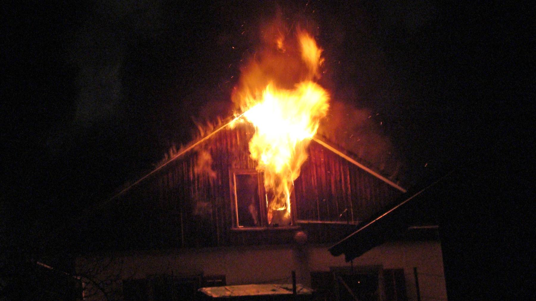 In Bichelsee TG brannte ein Doppeleinfamilienhaus.