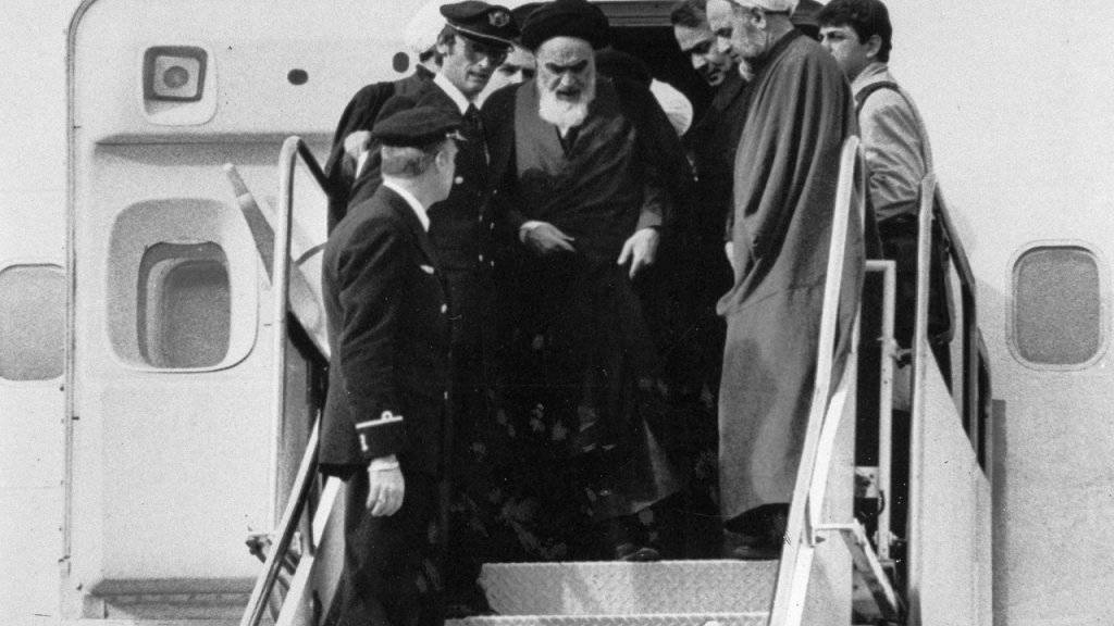 Die islamische Revolution vor 40 Jahren: Der religiöse Führer Ayatollah Ruhollah Chomeini bei seiner Rückkehr aus dem Exil am 1. Februar 1979. (Archiv)
