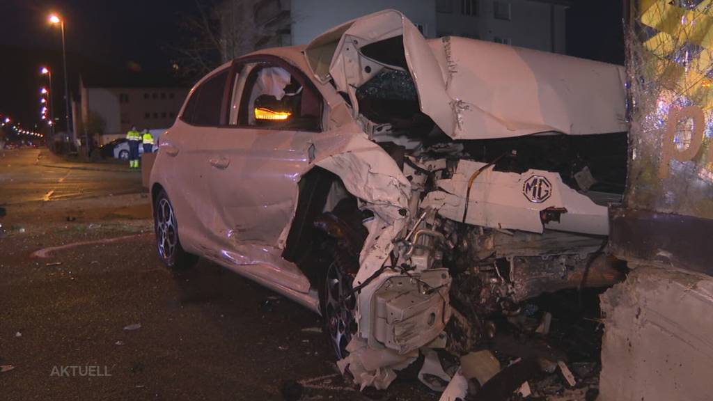 Vortritt missachtet: Autolenker wird in Stein schwer verletzt