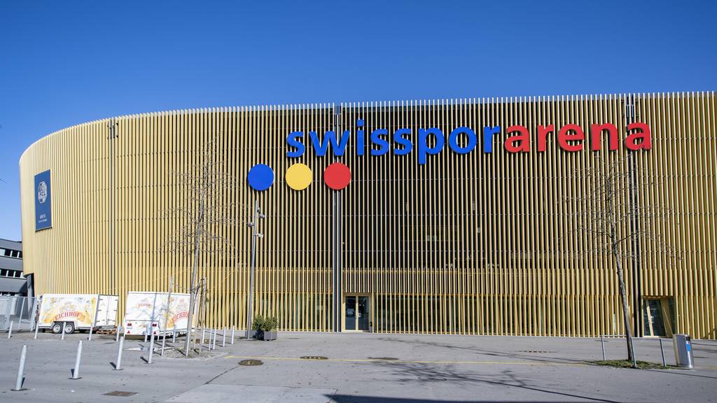 Für die Frauen-EM werden bei der Swissporarena in Luzern zusätzliche Abstellplätze für Kinderwagen geschaffen.