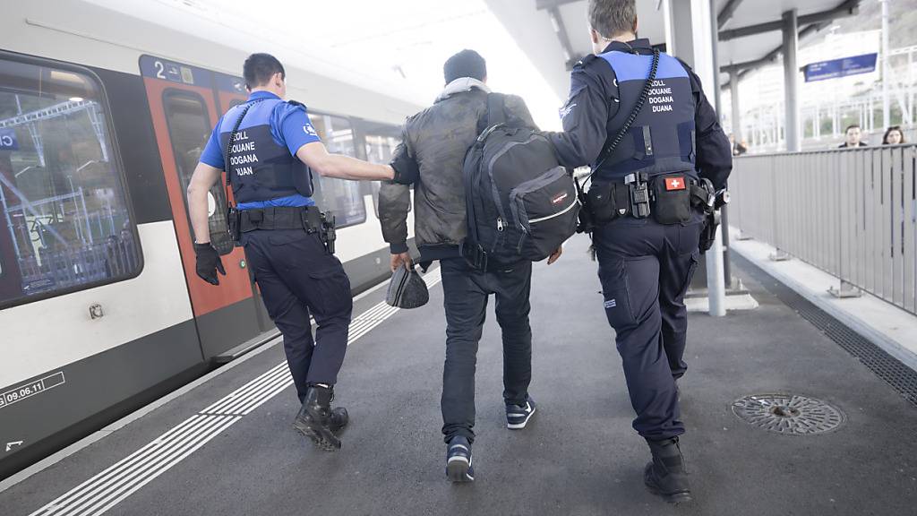 Bund verzeichnet im Juli wieder mehr rechtswidrige Aufenthalte