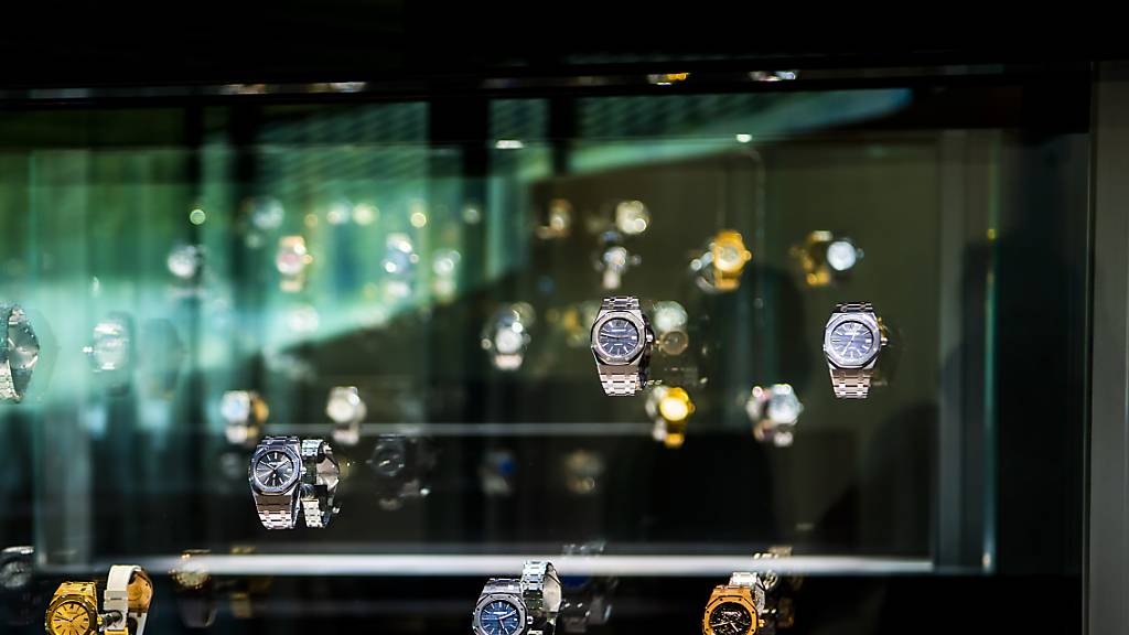 Die Exporte von Schweizer Uhren sind im Oktober gegenüber dem Vorjahresmonat erneut zurückgegangen. (Archiv)