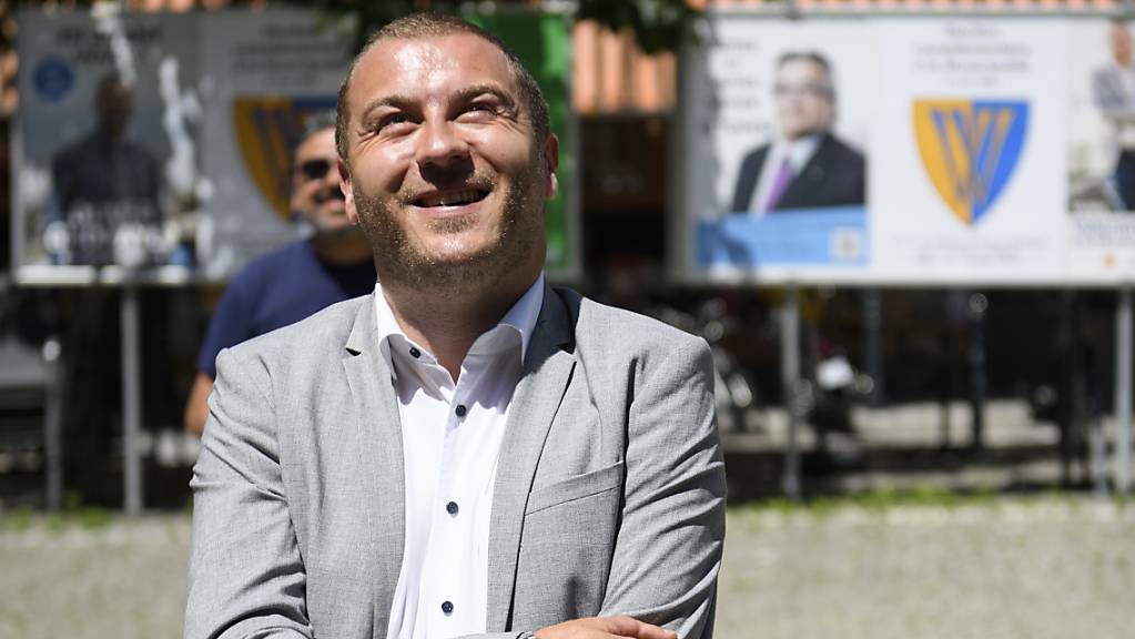 Der FDP-Kandidat Valentin Groslimond (Entente Veveysanne) erhielt bei der Ersatzwahl für den Stadtrat in Vevey am meisten Stimmen.