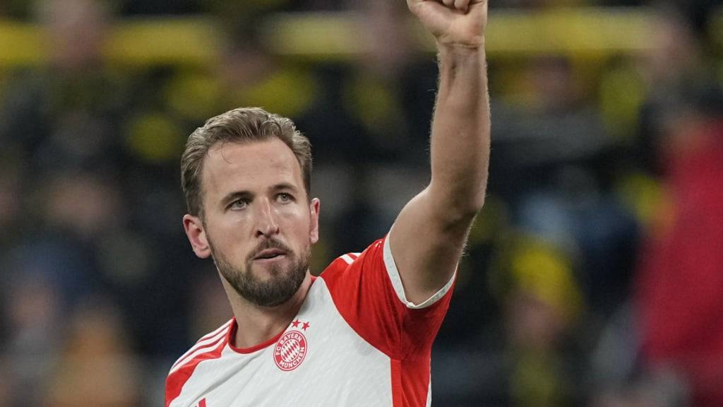 Mann des Spiels: Harry Kane traf in seinem ersten Spiel für Bayern gegen Dortmund dreifach