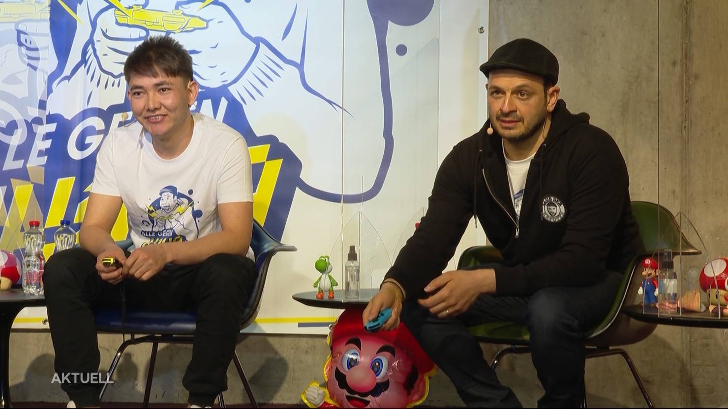 Komiker Kaya Yanar zockt mit Flüchtlingen für einen guten Zweck TeleM1