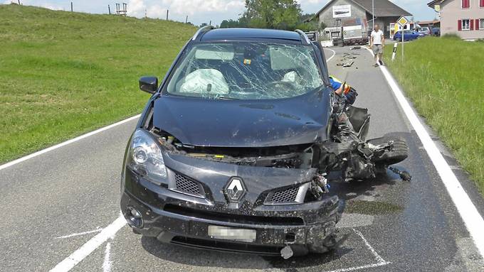 Autofahrerin auf Gegenfahrbahn - zwei Verletzte