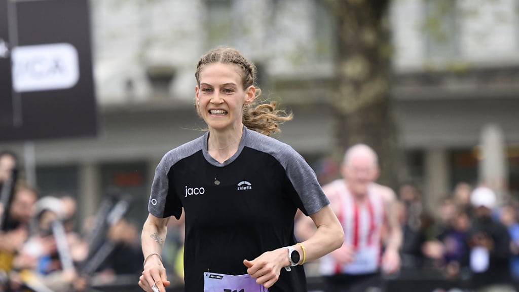 Ronja Hofstettler läuft am Zürich Marathon auf Platz 2 und ins Rampenlicht
