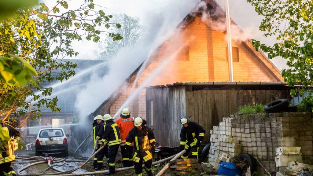Beim Hausbrand in Böel im deutschen Bundesland Schleswig-Holstein kam ein fünfjähriges Mädchen ums Leben.