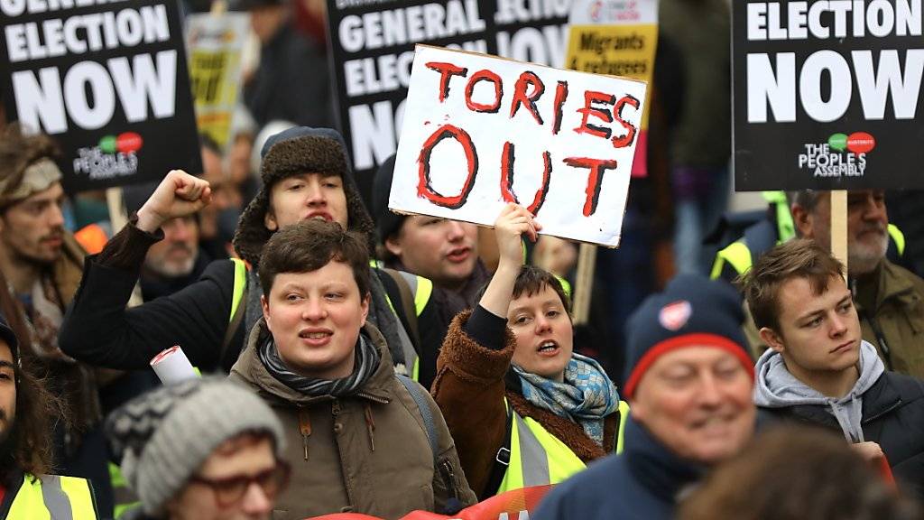 Tausende Demonstranten fordern in London Neuwahlen.