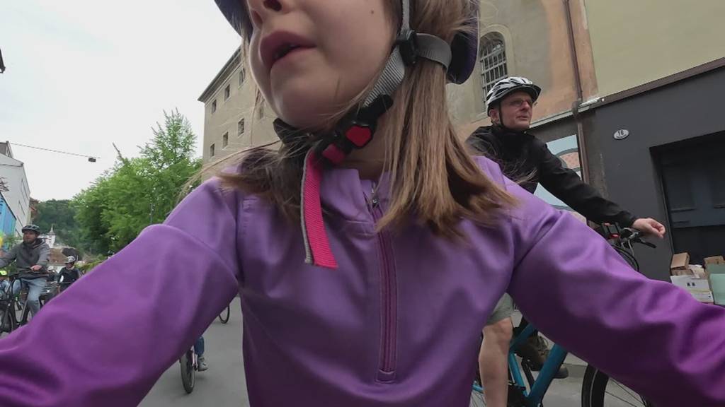 Kinder radelten durch Luzern