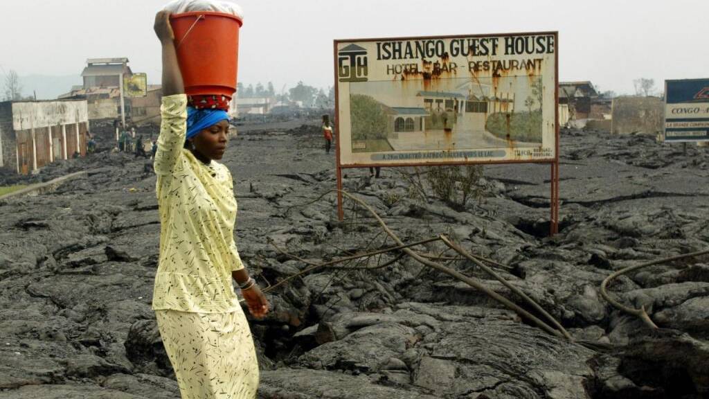 Ein Vulkanausbruch hatte verheerende Folgen für die Bevölkerung in der Demokratischen Republik Kongo. Das Schweizerische Rote Kreuz (SRK) schickt nebst finanzieller Hilfe auch Fachleute in das Krisengebiet. Die St. Galler Regierung unterstützt das SRK mit einem Lotteriefonds-Beitrag.