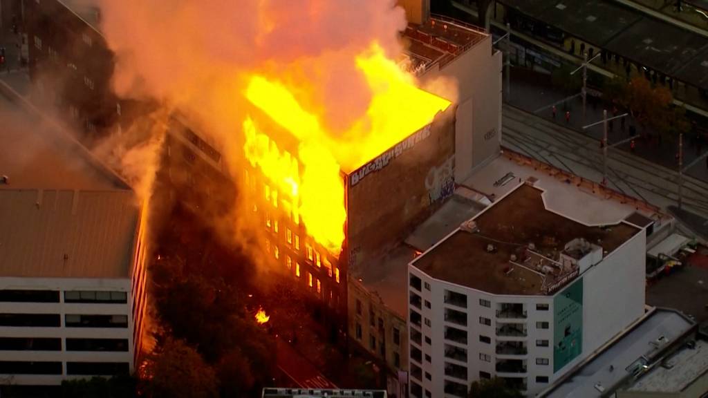Inferno in Sydney: Gewaltiges Feuer zerstört mehrstöckiges Haus