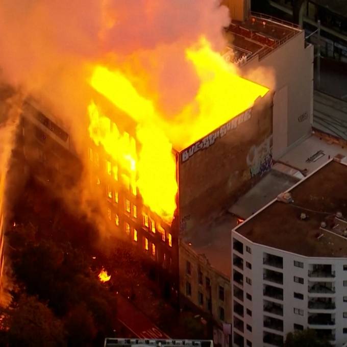 Inferno in Sydney: Gewaltiges Feuer zerstört mehrstöckiges Haus