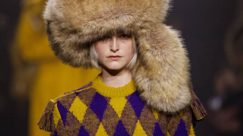 Die britische Modemarke Burberry will massiv Stellen abbauen. Bekannt ist die Firma für Trenchcoats und karierte Schals. (Archivbild)