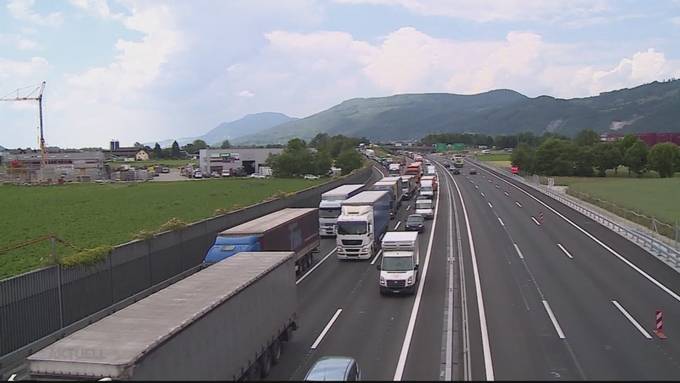 Hier werden Lastwagen und ihre Fahrer auf ihre Fahrtauglichkeit gecheckt