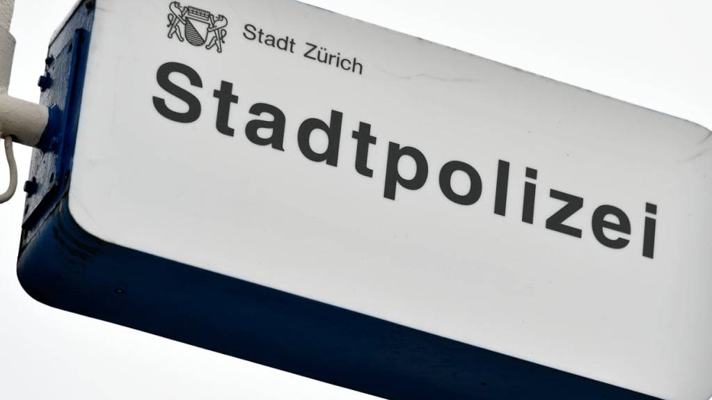 Die Stadtpolizei Zürich nahm Ermittlungen zu dem tödlichen Unfall auf. (Symbolbild)