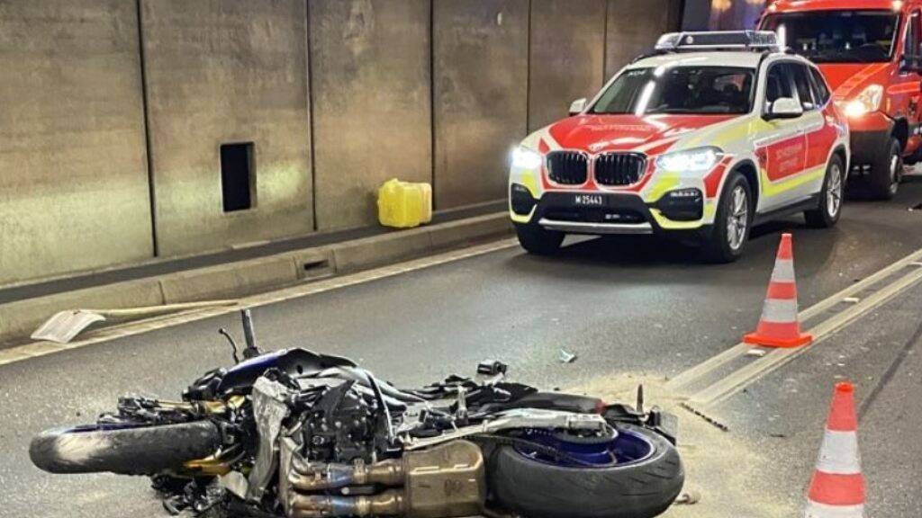 Wie es zum Unfall im Gotthardtunnel kommen konnte, wird von der Kantonspolizei Uri abgeklärt.