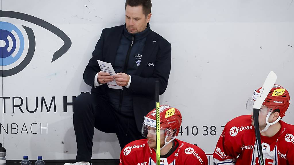 Ratlose Gesichter: Stefan Hedlund ist mit den Rapperswil-Jona Lakers in ein monumentales Tief gerutscht