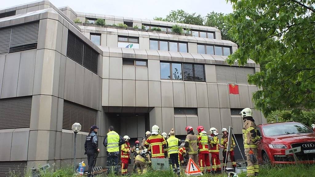 Im zweiten Stockwerk dieses Gebäudes brach der Brand aus. Sieben Personen wurden mit Verdacht auf Rauchvergiftung ins Spital gebracht.