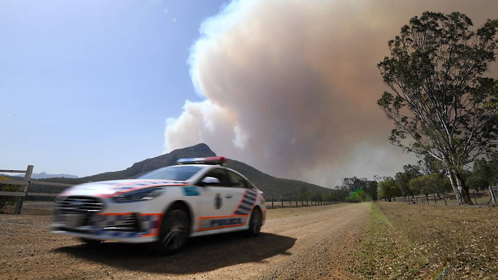 Ein ausser Kontrolle geratenes Buschfeuer in der Nähe von Clumber im ostaustralischen Bundesstaat Queensland.